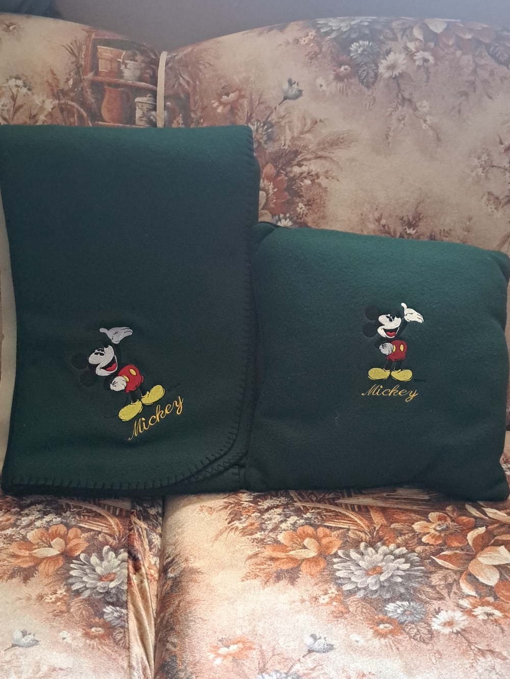 NWT Mickey Mouse Fleece Throw and Pillow